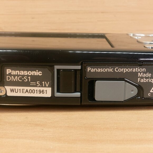 Panasonic Lumix DMC-S1 / 12.1MP Compact Digital Camera / Black - Picture 7 of 7